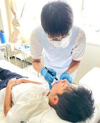「口の中を見ますね」.jpg